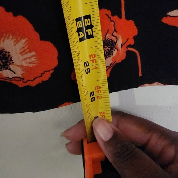 Cabi Flanders Poppy Black Red Floral Short Sleeve Blouse Size S - Picture 3 of 7